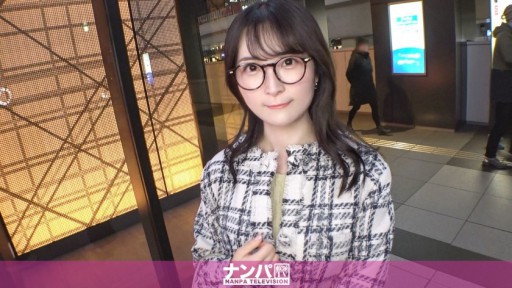Using Strawberries As Bait, We Pick Up A Fair-skinned, Serious Amateur Who Looks Good In Glasses! Despite Her Appearance, She Has Had An Affair!